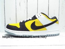 画像1: 未使用　2006年製　Nike SB Dunk Low Bic　VARSITY MAIZE/BLACK　タイガースモデル　サイズ：US10.5 （28.5cm） (1)